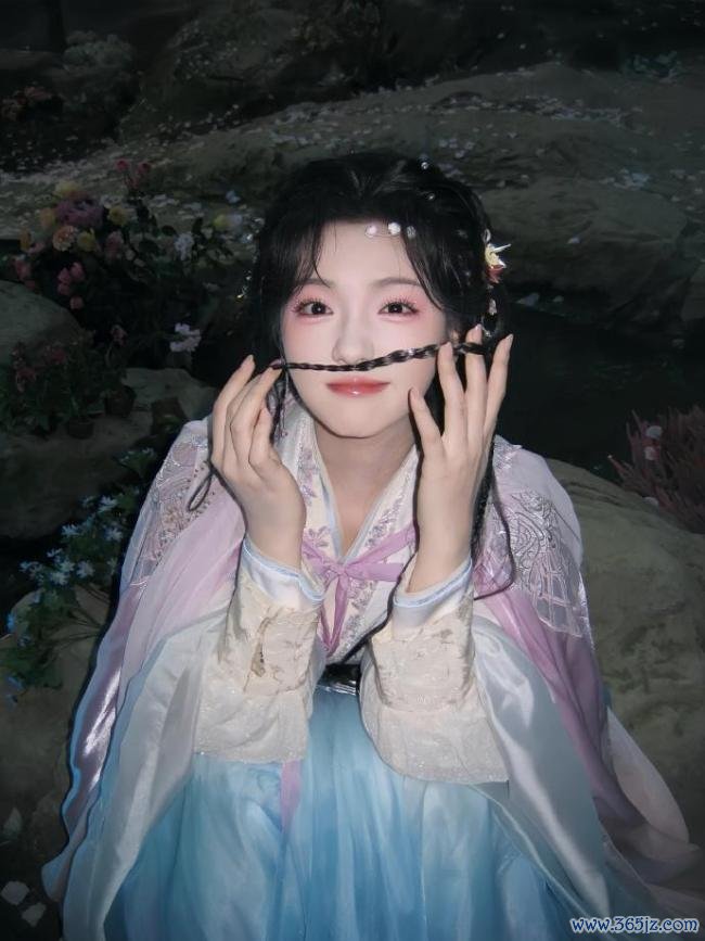 短剧版《香蜜千里千里烬如霜》上线 绝世烂活儿引争议